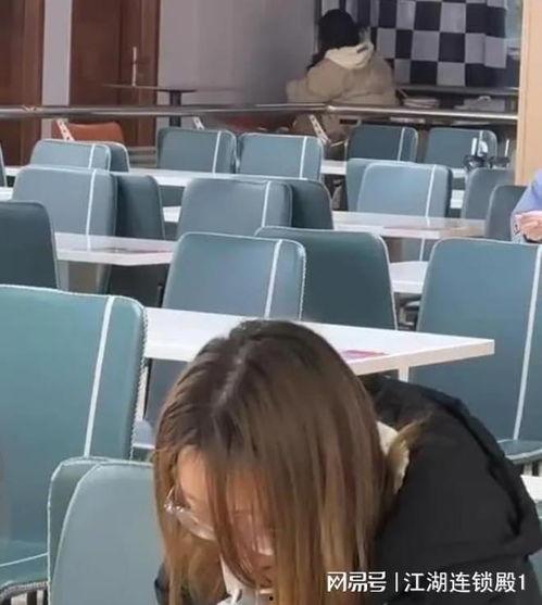 爆料食堂女子视频,揭秘校园食堂惊人内幕  第2张